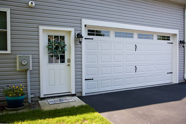 24/7 Emergency Garage Door Panel Replacement experts in Topeka, IN